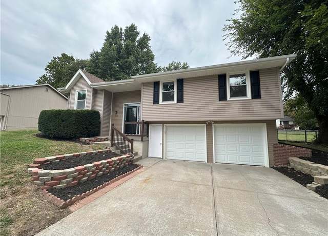 Property at 510 Sarah Ln, Liberty, MO 64068, 3 beds, 2.5 baths