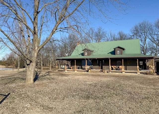 Property at 10238 90th St, Chetopa, KS 67336, 3 beds, 2 baths