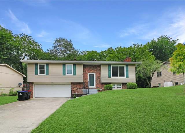 Property at 1439 Grandview Dr, Warrensburg, MO 64093, 3 beds, 3.5 baths