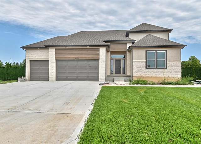 Property at 6039 Apache Dr, Shawnee, KS 66226, 5 beds, 4 baths
