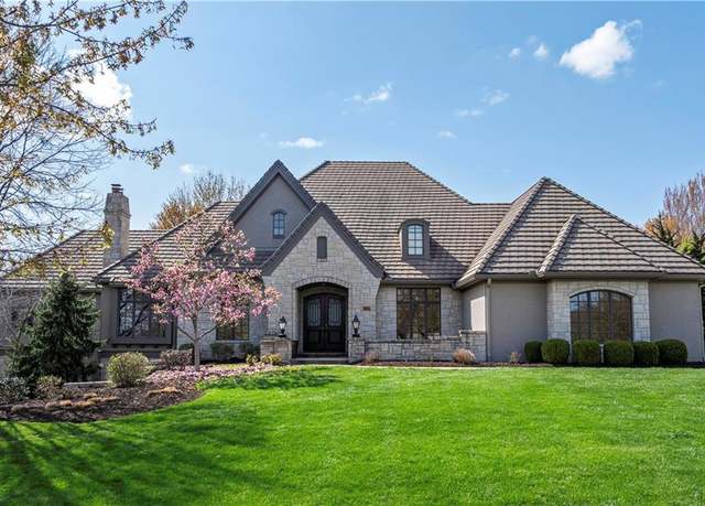 Property at 10408 Howe Ln, Leawood, KS 66206, 5 beds, 5 baths
