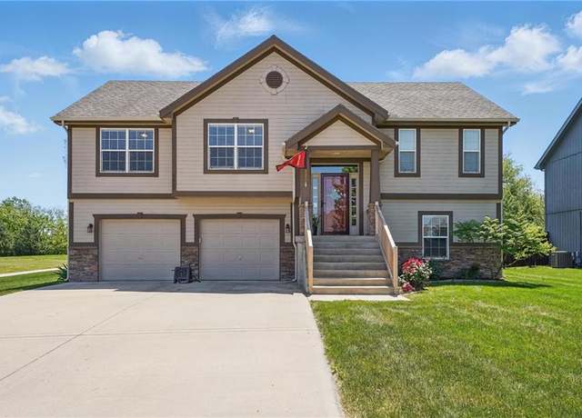 Property at 1037 NW 91st Ter, Kansas City, MO 64155, 3 beds, 3 baths