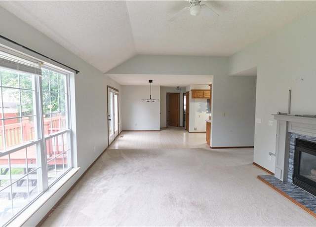Property at 500 Valley View Dr, Frontenac, KS 66763, 3 beds, 2 baths