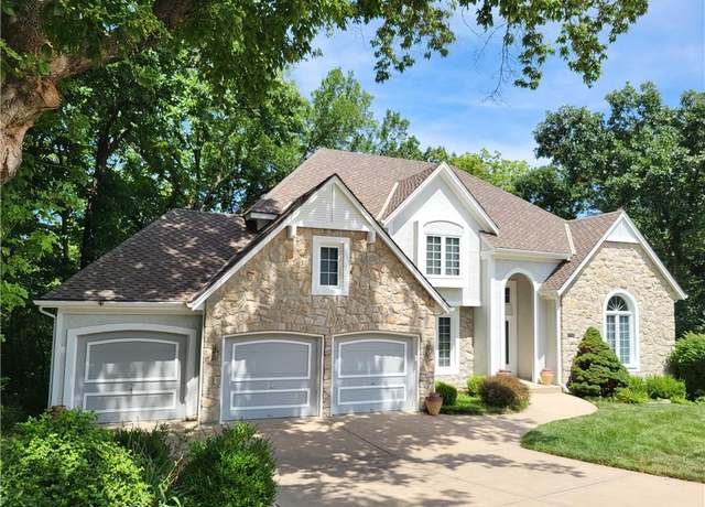 Property at 5527 Oakdale Pl, Parkville, MO 64152, 5 beds, 4.5 baths
