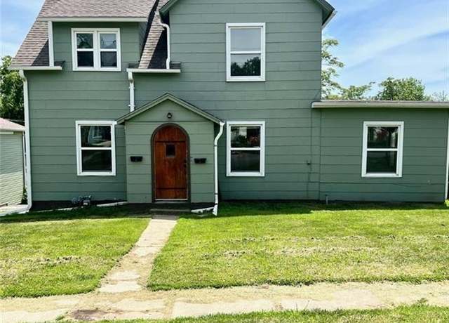 Property at 512 E 4th St, Maryville, MO 64468, 5 beds, 2 baths