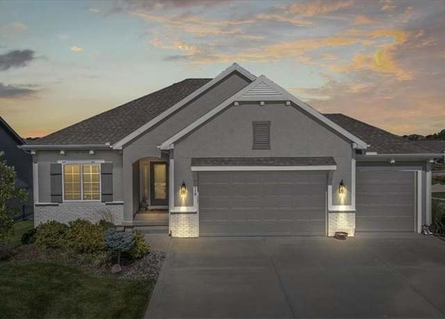 Property at 118 NW Grady Ct, Lee's Summit, MO 64081, 4 beds, 3 baths