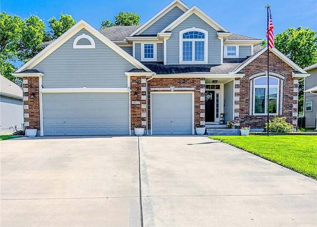 Property at 2817 SE Jennifer Dr, Lee's Summit, MO 64063, 5 beds, 4.5 baths
