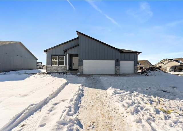 Property at 501 Woodview Dr, Raymore, MO 64083, 3 beds, 2 baths