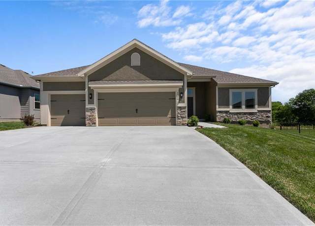 Property at 11110 N Bristol Ave, Kansas City, MO 64156, 3 beds, 2 baths