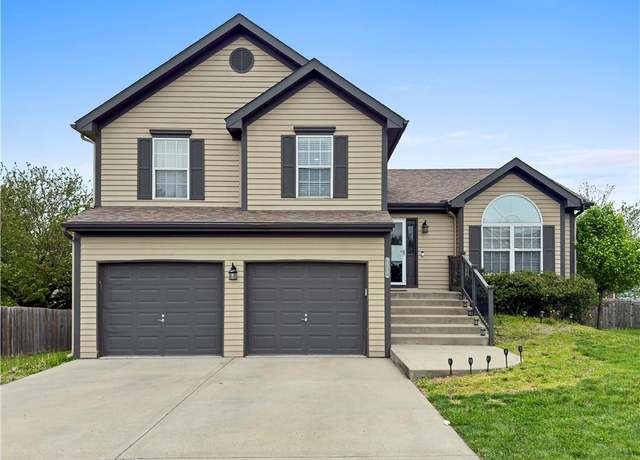Property at 11235 N Summit St, Kansas City, MO 64155, 4 beds, 2.5 baths