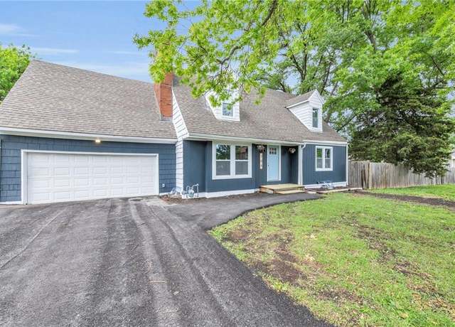 Property at 706 W Cedar St, Olathe, KS 66061, 5 beds, 3 baths