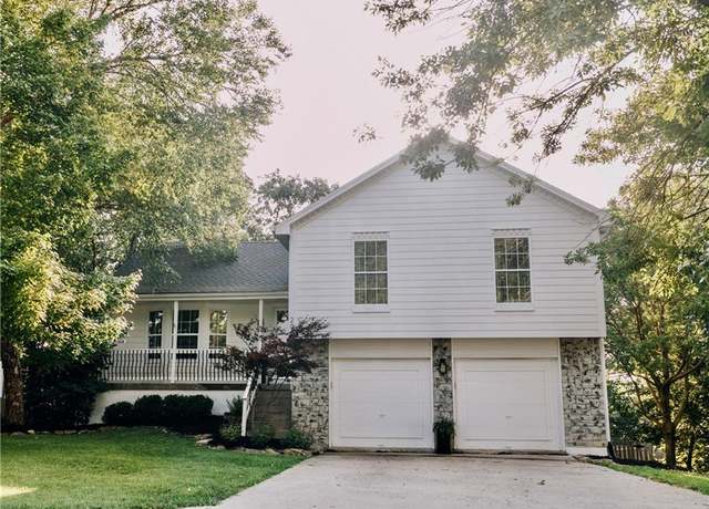 Property at 200 Cody Dr, Lee's Summit, MO 64081, 3 beds, 3 baths