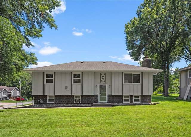 Property at 1301 Quincy St, Leavenworth, KS 66048, 3 beds, 1.5 baths