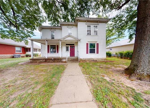 Property at 420 N Washington St, Nevada, MO 64772, 4 beds, 2.5 baths