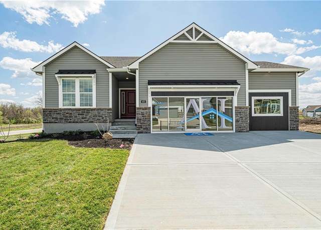 Property at 400 SW Hawthorne Ln, Blue Springs, MO 64014, 4 beds, 3.5 baths