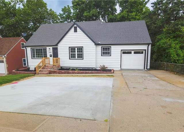 Property at 3908 W 75th St, Prairie Village, KS 66208, 4 beds, 2.5 baths