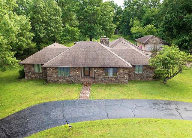 Property at 3006 E 8th St, Pittsburg, KS 66762, 4 beds, 3.5 baths