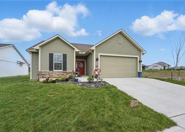 Property at 27008 E Olive Dr, Lee's Summit, MO 64086, 3 beds, 2 baths
