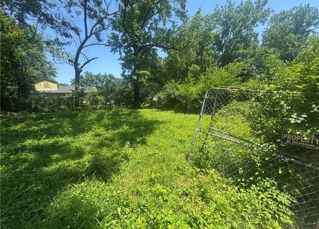 Property at 7222 Walrond Ave, Kansas City, MO 64132