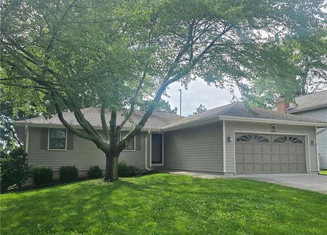 Property at 10504 N Cherry Dr, Kansas City, MO 64155, 3 beds, 2.5 baths