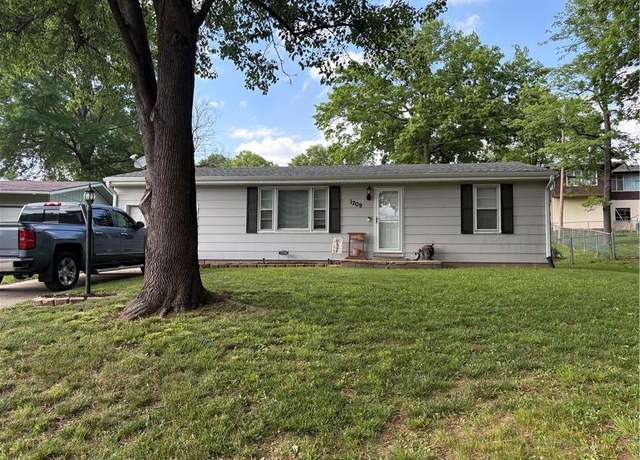 Property at 1209 Guthrie Cir, Atchison, KS 66002, 2 beds, 1 bath