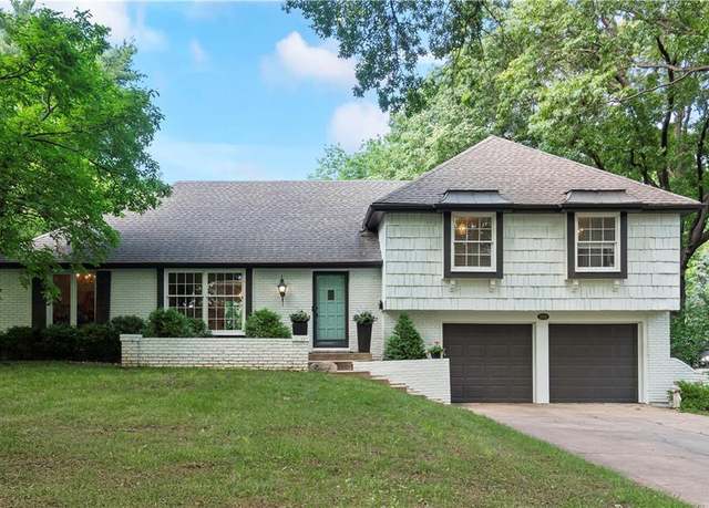 Property at 5916 W 90th St, Overland Park, KS 66207, 3 beds, 2.5 baths