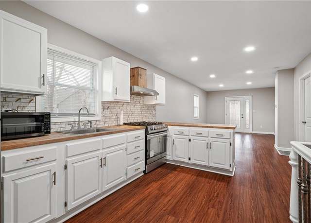 Property at 5809 E 16th Ter, Kansas City, MO 64126, 3 beds, 1 bath