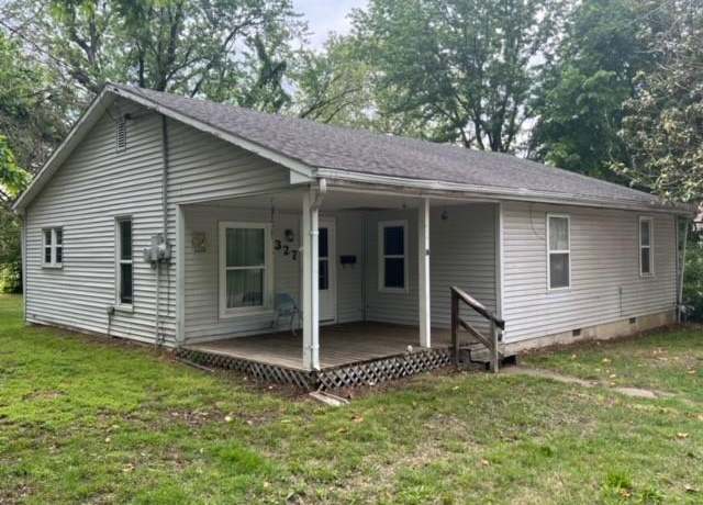 Property at 327 N Spring St, Nevada, MO 64772, 3 beds, 1 bath
