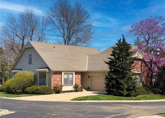 Property at 11101 Delmar Ct, Leawood, KS 66211, 4 beds, 3 baths