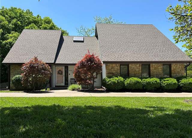 Property at 4620 N Wyandotte St, Kansas City, MO 64116, 4 beds, 3.5 baths