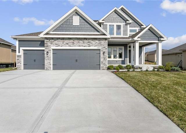 Property at 8908 N Monroe Ave, Kansas City, MO 64156, 4 beds, 3.5 baths