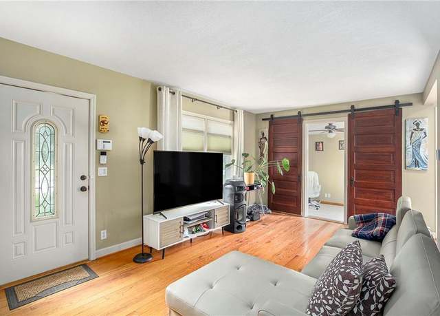 Property at 1307 W 30th St S, Independence, MO 64052, 2 beds, 1 bath