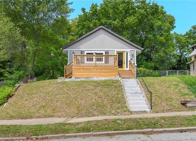 Property at 4526 Park Ave, Kansas City, MO 64130, 2 beds, 1 bath