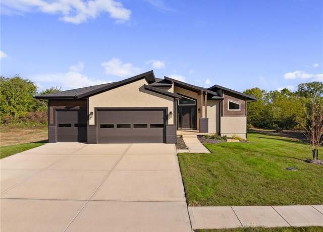 Property at 24954 W 89th St, Lenexa, KS 66227, 4 beds, 3 baths