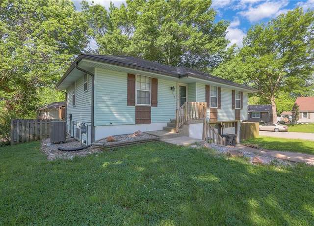 Property at 119 W Brentwood Dr, Belton, MO 64012, 3 beds, 1.5 baths