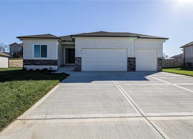 Property at 112 SW Nelson Dr, Blue Springs, MO 64014, 4 beds, 3 baths