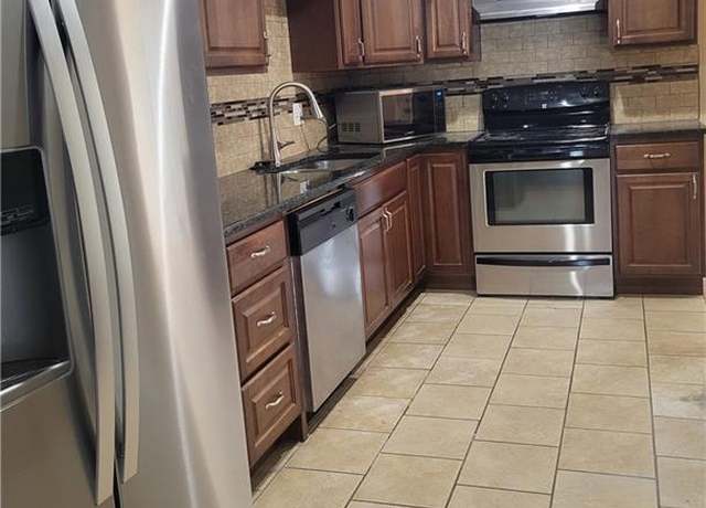 Property at 1312 E 123rd Apt B Ter, Olathe, KS 66061, 3 beds, 2.5 baths