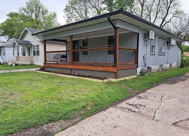 Property at 1508 S Grand Ave, Sedalia, MO 65301, 2 beds, 1 bath