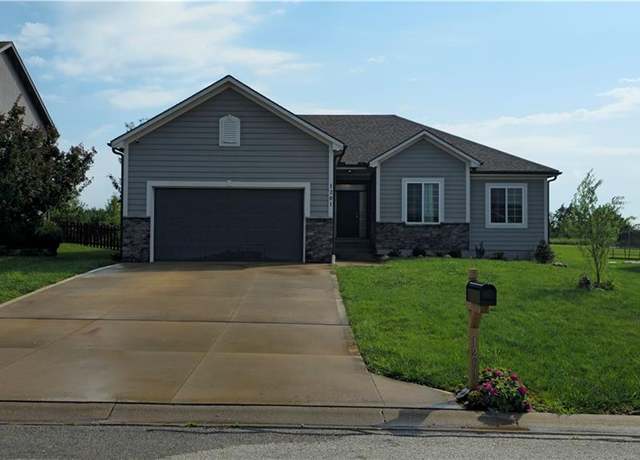Property at 1201 Mesa Dr, Belton, MO 64012, 4 beds, 3.5 baths