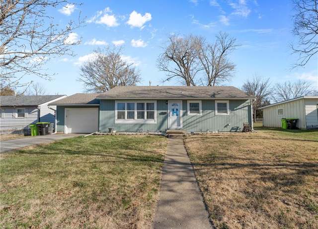 Property at 706 W Clay St, Harrisonville, MO 64701, 3 beds, 1 bath
