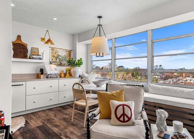 Property at 333 W Meyer Blvd #811, Kansas City, MO 64113, 1 bed, 1 bath