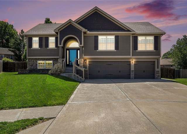 Property at 721 E 13th Ter, Kearney, MO 64060, 4 beds, 3 baths