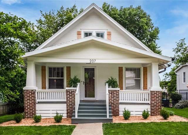 Property at 207 Mccarty St, Liberty, MO 64068, 3 beds, 2 baths