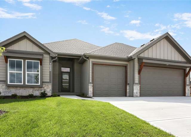 Property at 7050 NW Yulich Ct, Parkville, MO 64152, 4 beds, 3 baths