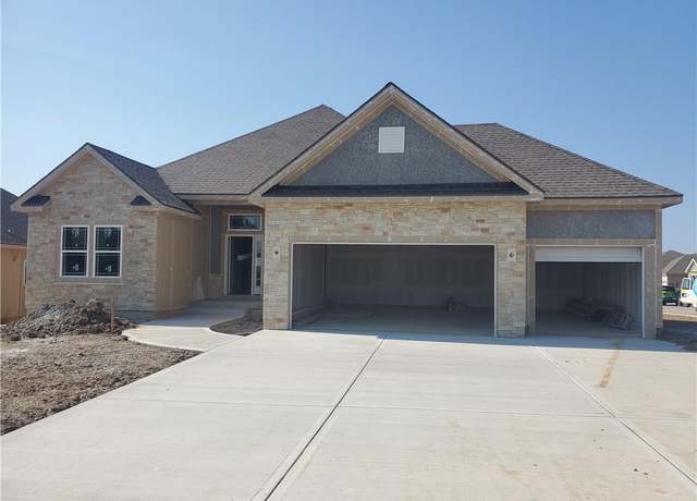 Property at 7001 NE 103rd St, Kansas City, MO 64156, 4 beds, 3 baths
