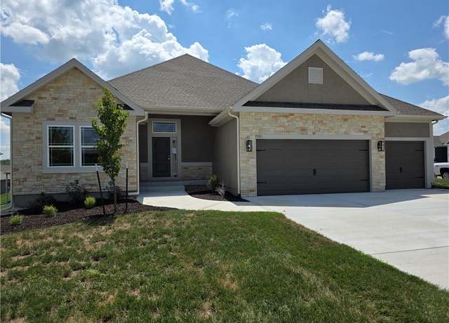 Property at 7001 NE 103rd St, Kansas City, MO 64156, 4 beds, 3 baths