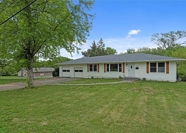 Property at 2905 S Hardy Ave, Independence, MO 64052, 3 beds, 2 baths
