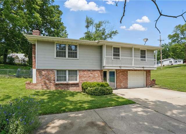 Property at 2326 NE 42nd St, Kansas City, MO 64116, 3 beds, 3 baths