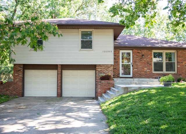 Property at 12205 W 67th Ter, Shawnee, KS 66216, 3 beds, 2 baths