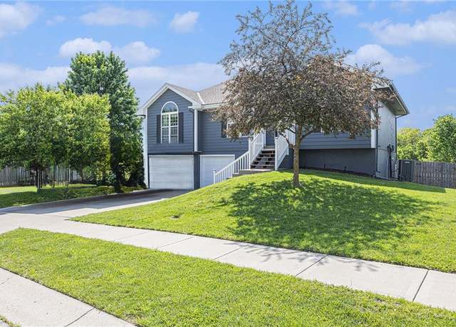 Property at 18604 Primrose St, Smithville, MO 64089, 3 beds, 2.5 baths